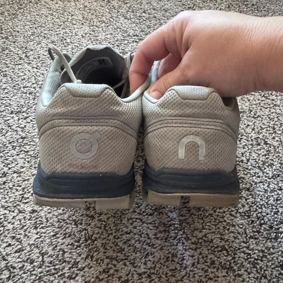 On Cloudsurfer running sneakers size 9.5 - Picture 3 of 8